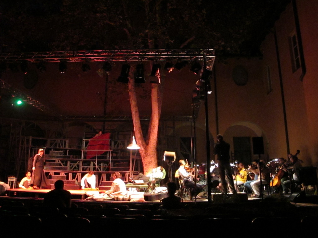 Elia Andrea Corazza during a rehearsal of La Serva padrona with the Orchestra of the Teatro Comunale of Bologna